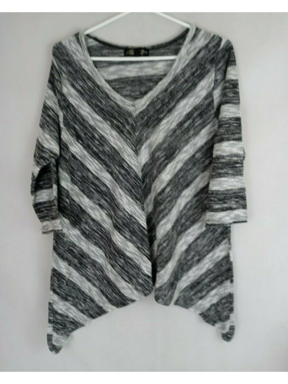 Absolutely Famous Black & Gray Chevron Sweater With Shark Bite Hem Size 2X
